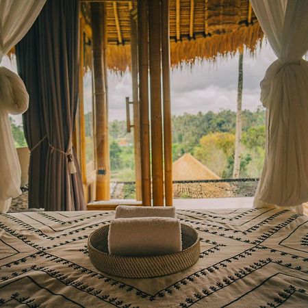 הוילה Selat Makerti Bali~Bamboo House מראה חיצוני תמונה