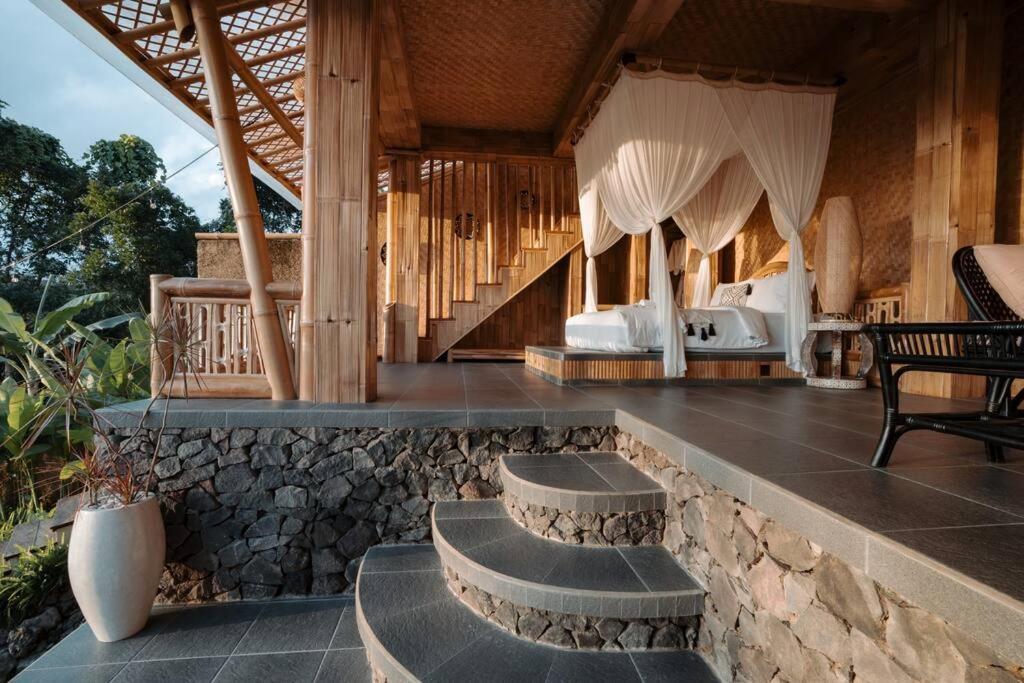 הוילה Selat Makerti Bali~Bamboo House מראה חיצוני תמונה