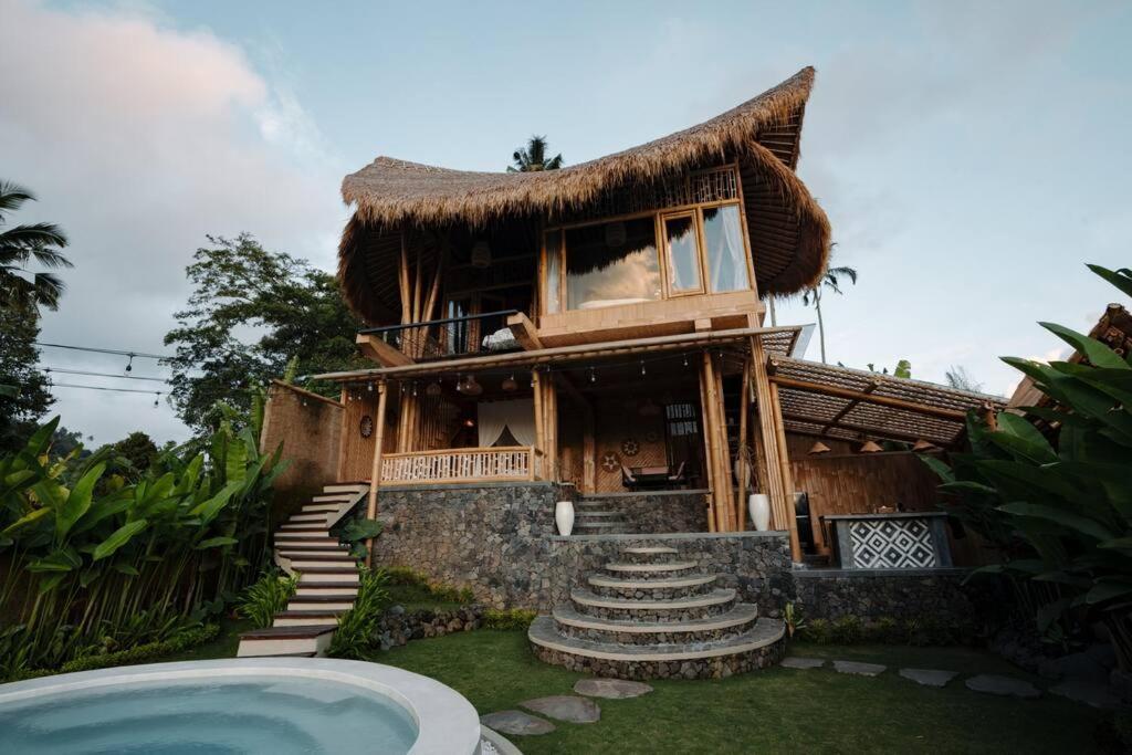 הוילה Selat Makerti Bali~Bamboo House מראה חיצוני תמונה